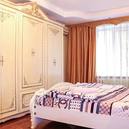 Ferienwohnung Tolebaeva 65 Almaty Exterior foto