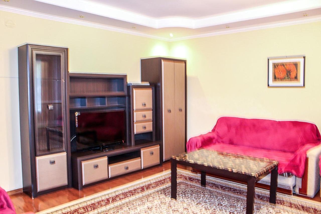 Ferienwohnung Tolebaeva 65 Almaty Exterior foto