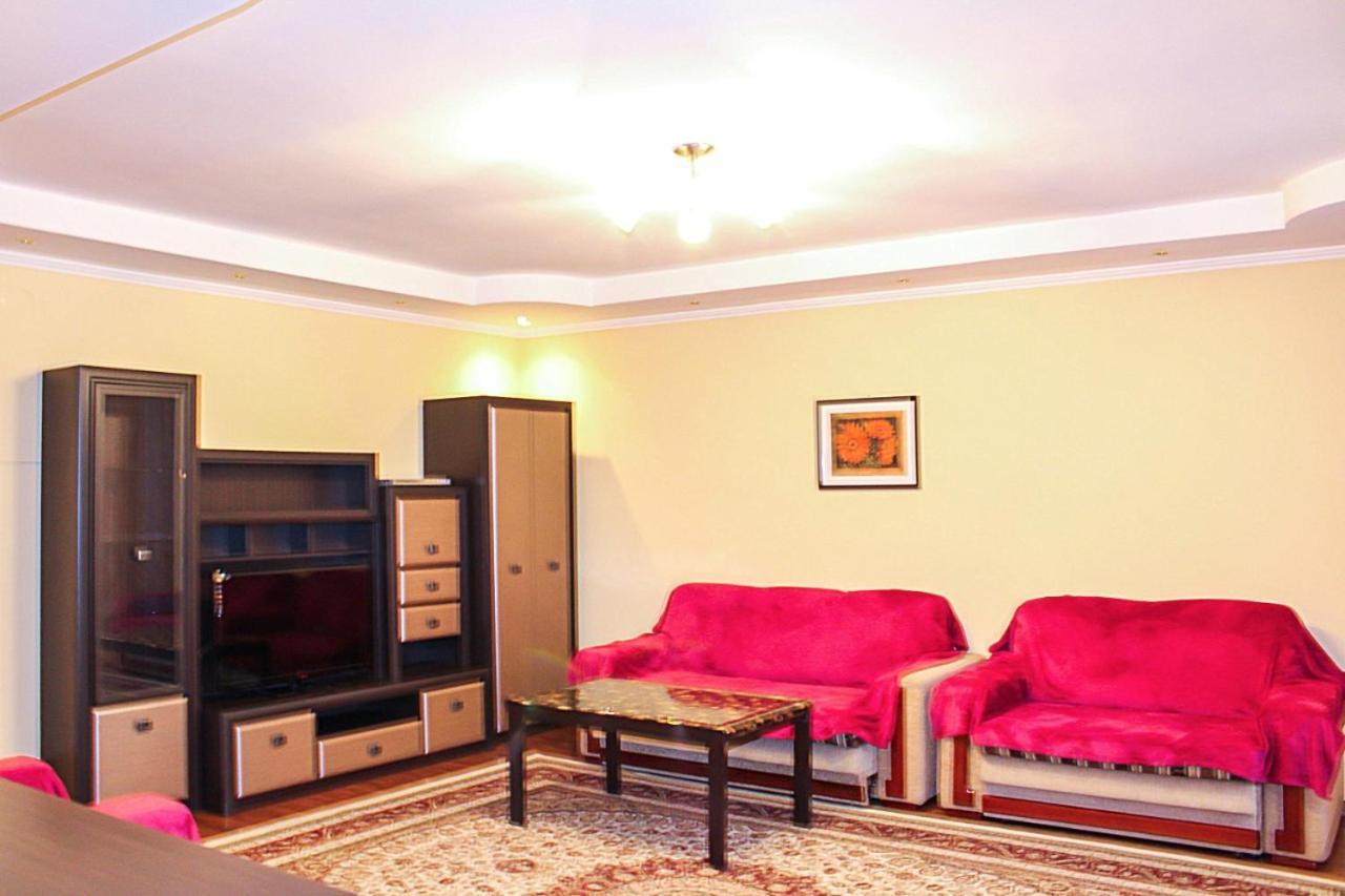Ferienwohnung Tolebaeva 65 Almaty Exterior foto