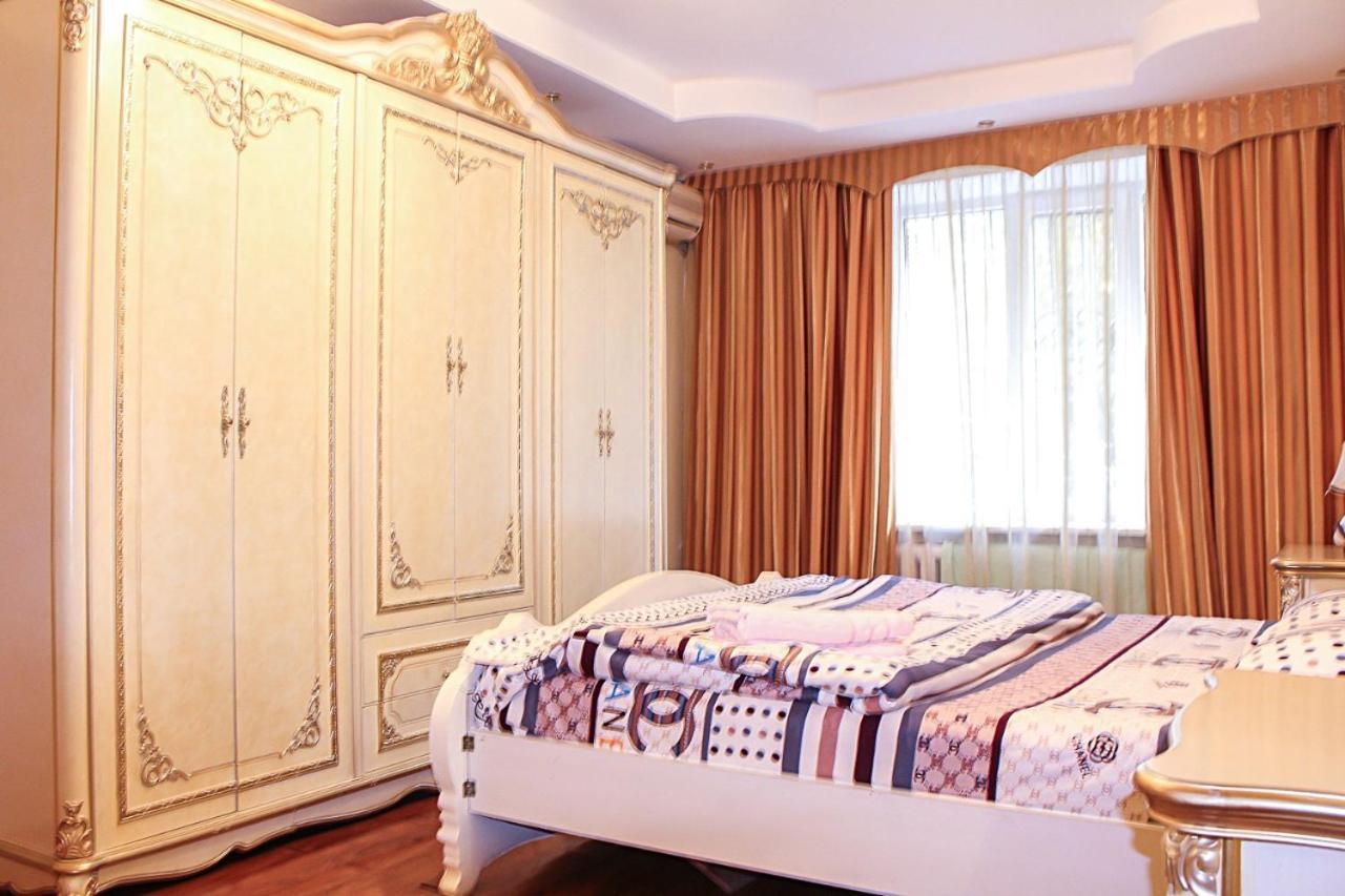 Ferienwohnung Tolebaeva 65 Almaty Exterior foto